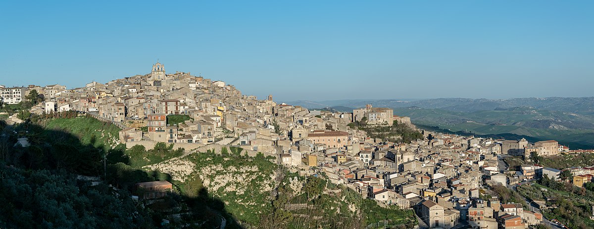 Σικελία: Η πόλη που πρόσφερε σπίτια με 1 ευρώ σφύζει από ζωή