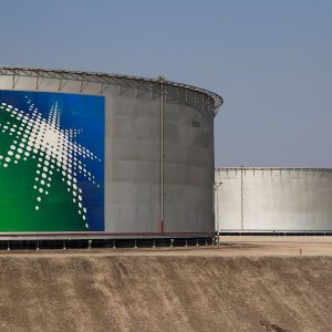 Aramco: Μειώνει την παραγωγή σε 2 κοιτάσματα