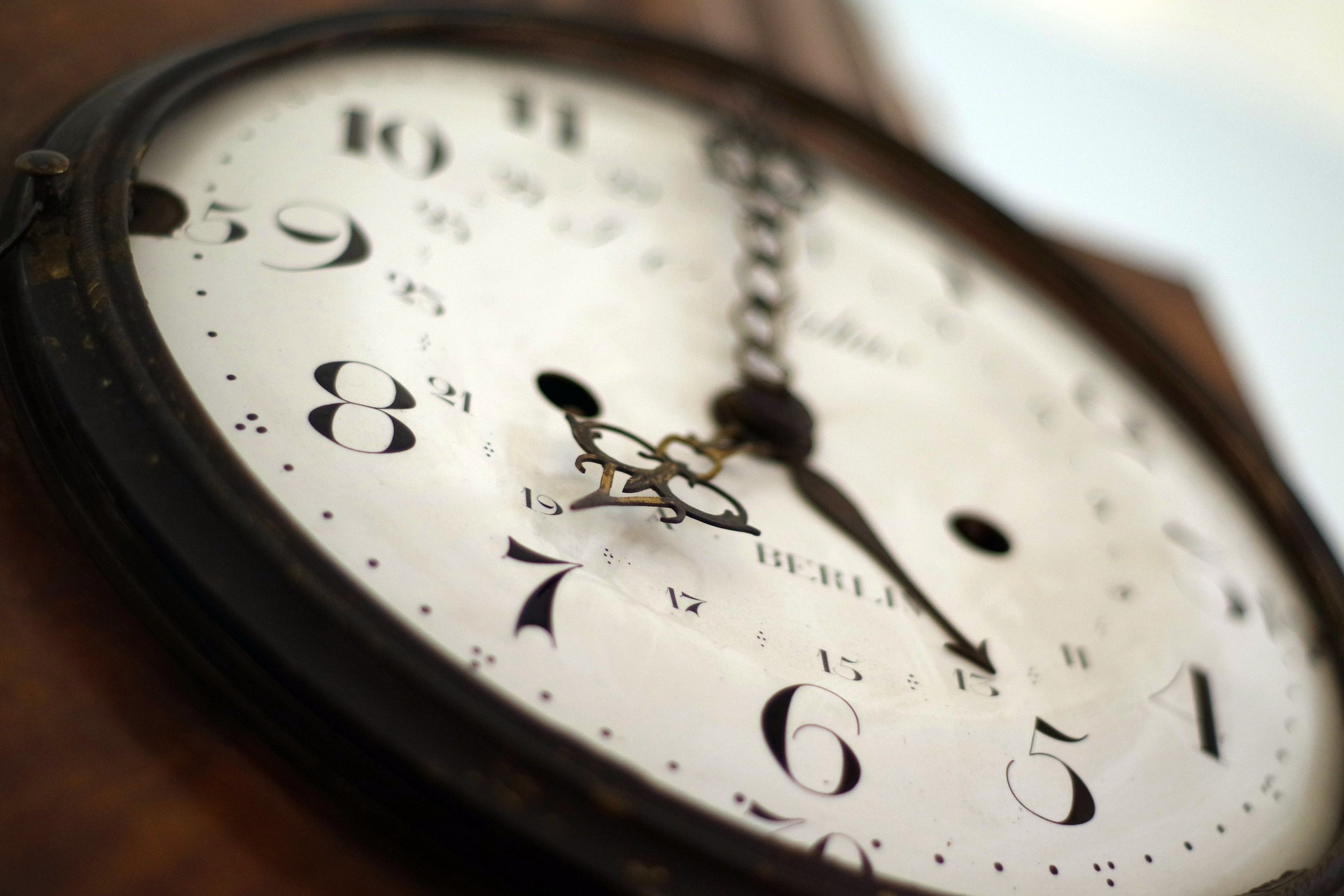 Αλλαγή ώρας από τα ξημερώματα της Κυριακής – Μια ώρα μπροστά τα ρολόγια