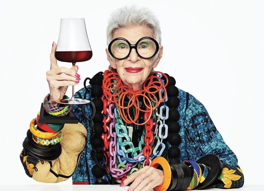 Μόδα: Τι μάθαμε από την Iris Apfel, το σοφό style icon