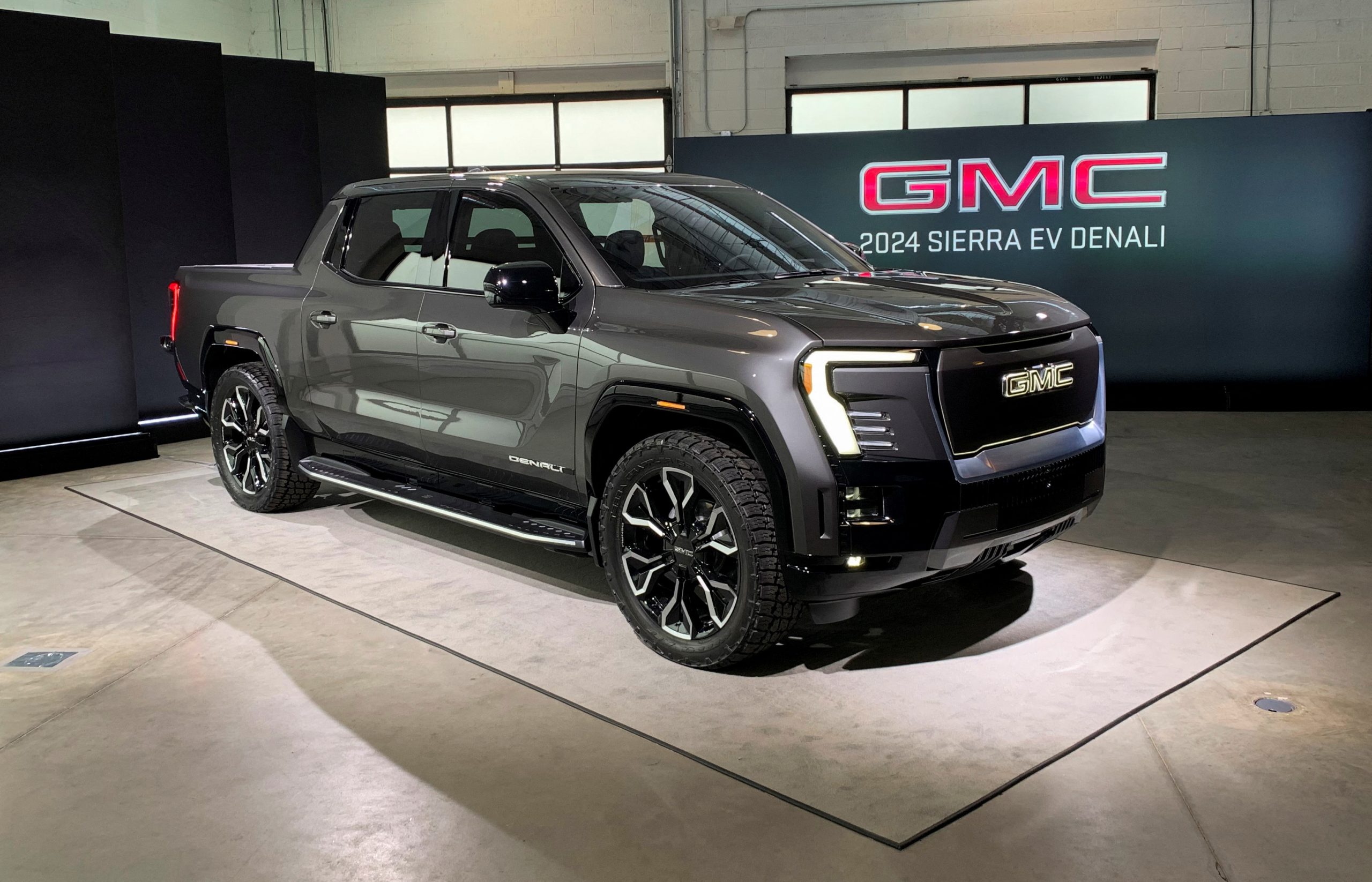 General Motors: Ανακαλεί 820.000 pickup φορτηγά