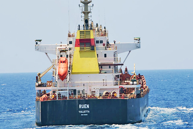 Ναυτιλία: Το Ινδικό Πολεμικό Ναυτικό απελευθέρωσε πλοίο και συνέλαβε 35 πειρατές