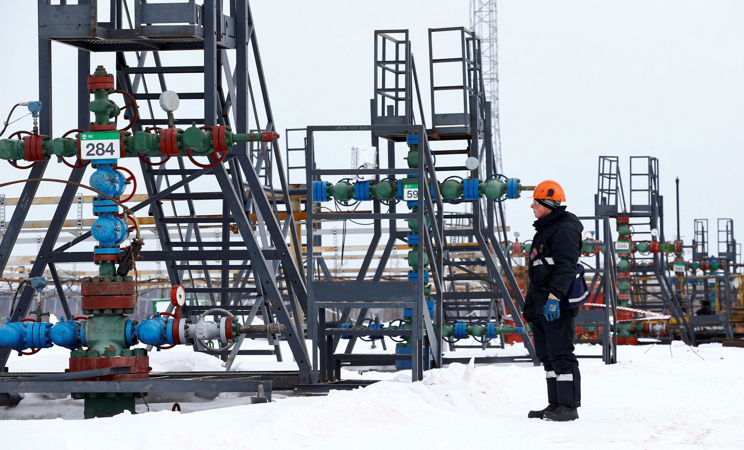 Ρωσία: Μειώνει περαιτέρω την παραγωγή πετρελαίου αλλά όχι τις εξαγωγές