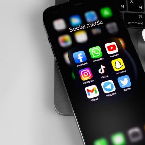 PM: Greece Considering Ban on Social Media for Under-16s