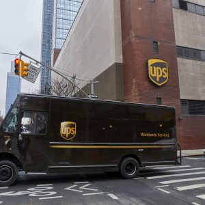 UPS: Ανακαλεί τις ετήσιες προβλέψεις της λόγω οικονομικής αβεβαιότητας