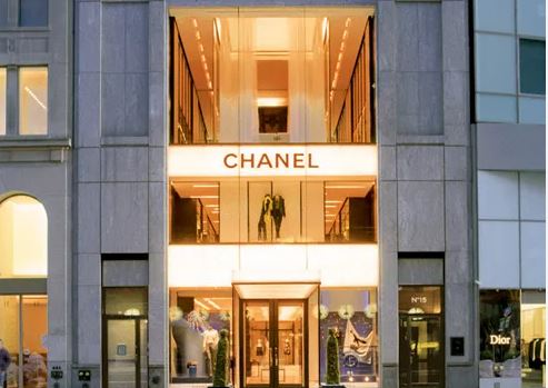 Είδη πολυτελείας: Από την Gucci μέχρι τη Chanel επενδύουν δισεκατομμύρια σε φυσικά καταστήματα