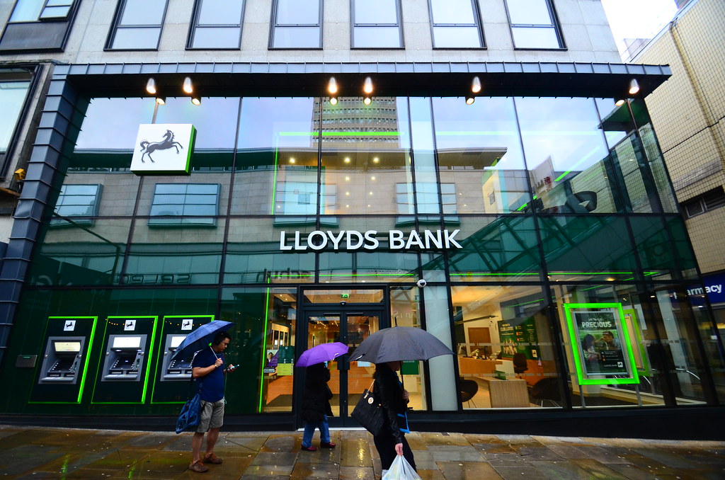 Lloyds Bank: Απολύει προσωπικό διαχείρισης κινδύνου