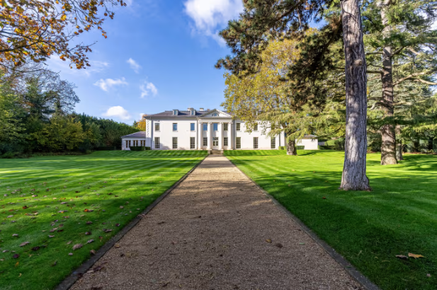 Real Estate: Πόσο πωλείται ο «Λευκός Οίκος» στο Λονδίνο