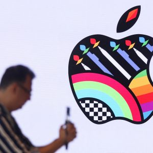Apple: Προβλέπει αυξημένες πωλήσεις iPhone για τις γιορτές