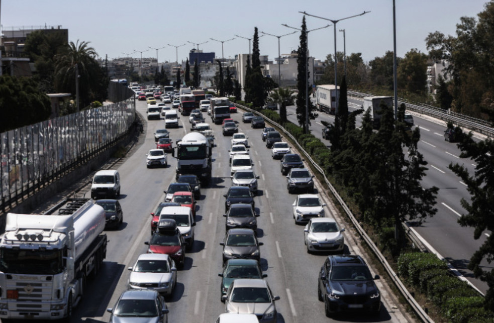 Τα μισά αυτοκίνητα που κυκλοφορούν θα μπορούσαν να ακινητοποιηθούν βάσει ΚΟΚ