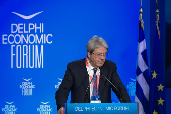 9o Οικονομικό Φόρουμ των Δελφών: Η Ελλάδα πρωταγωνιστεί στην πράσινη μετάβαση, λέει ο Τζεντιλόνι