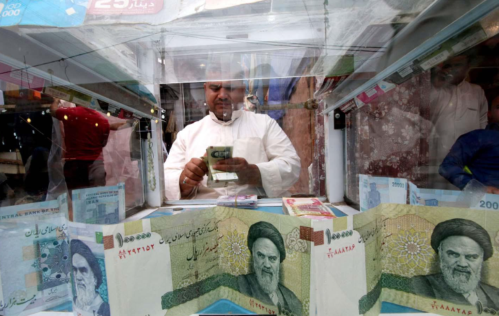 Ιράν: Σε ιστορικό χαμηλό το ριάλ έναντι του δολαρίου