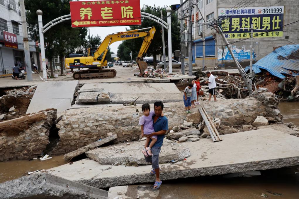 Κίνα: Οι μισές μεγάλες πόλεις… βυθίζονται – Στο 1 δισ. οι καταστροφές