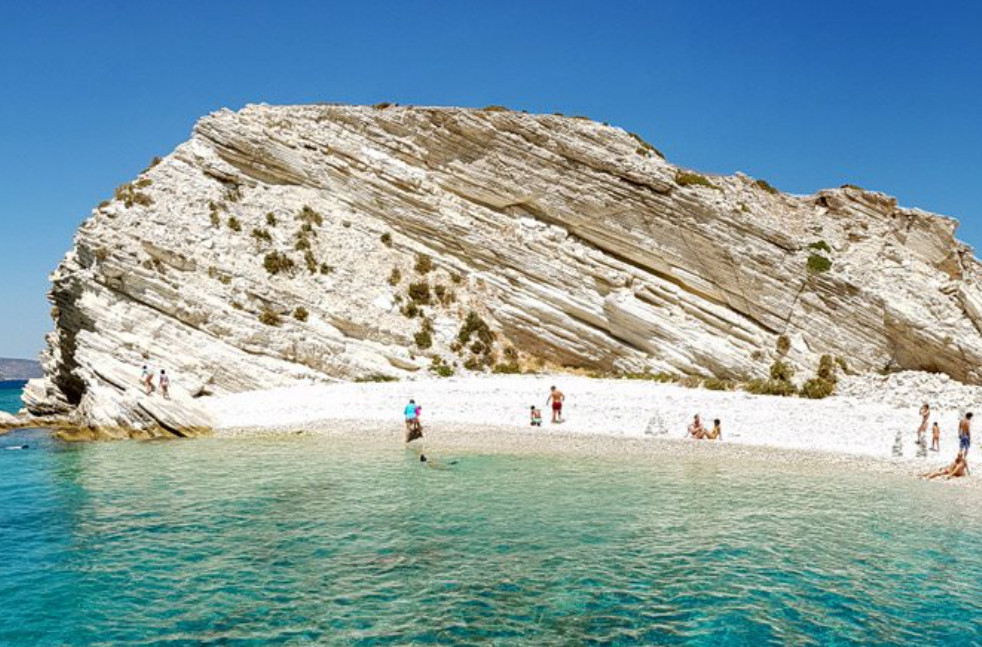 Λειψοί: Το ελληνικό νησί χωρίς ξαπλώστρες που προβάλλουν Sun και Vanity Fair ως όαση για φυσιολάτρες