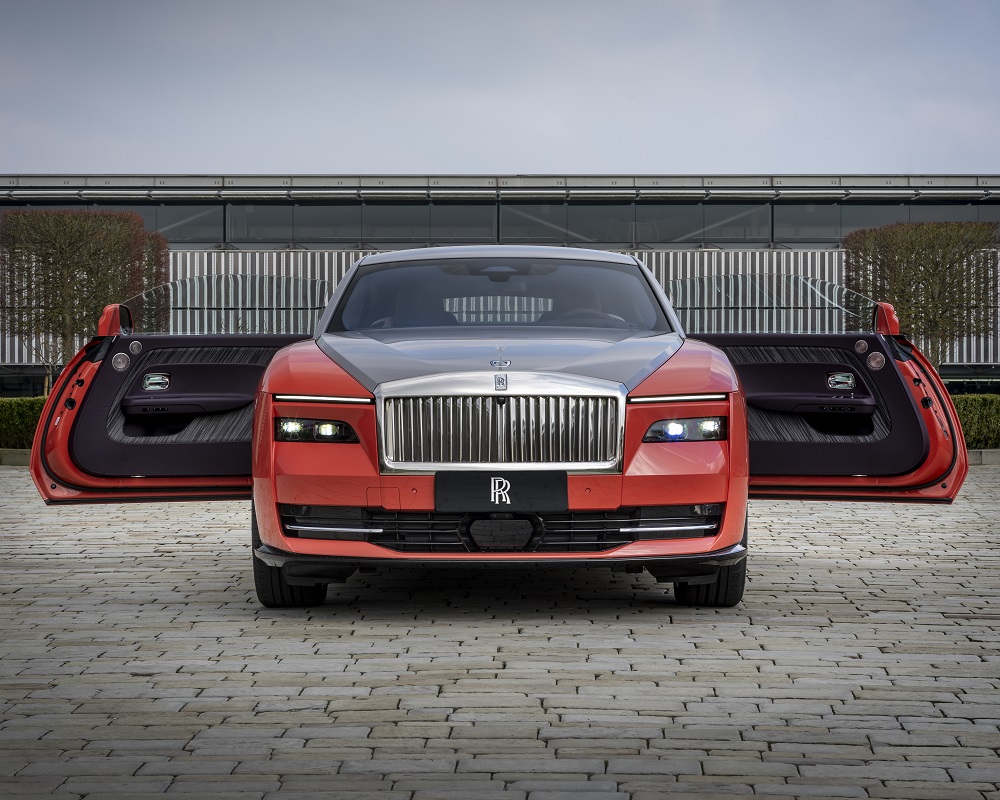 Rolls-Royce: Επεκτείνει το εργοστάσιό της για να κατασκευάζει αυτοκίνητα πιο… αργά