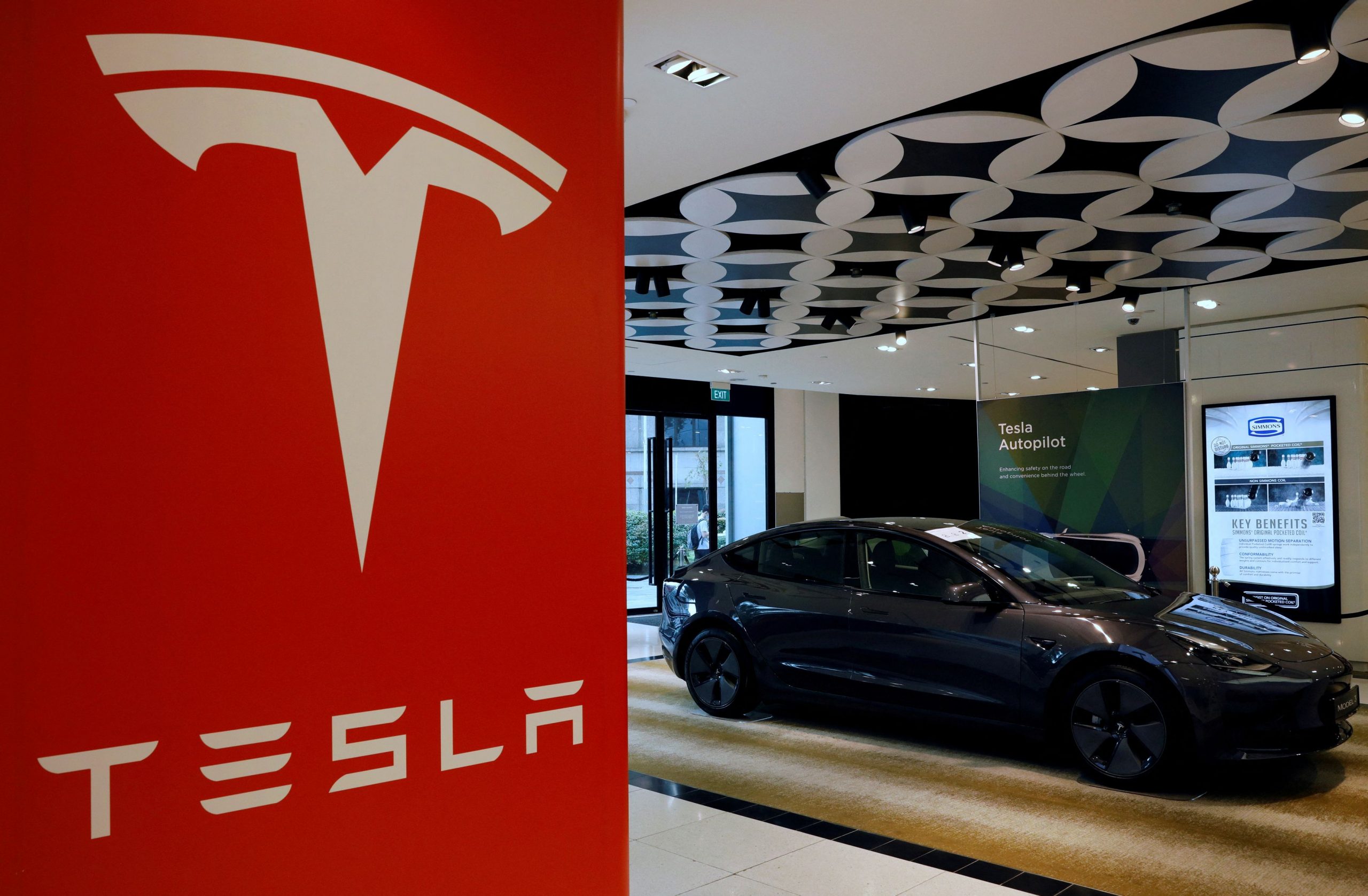 Tesla: Σε πτώση η μετοχή της εταιρείας μετά τα σχόλια της Deutsche Bank για τα αυτόνομα οχήματα