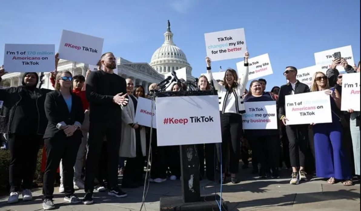 TikTok: Τι έπεται της έγκρισης απαγόρευσης από το αμερικανικό Κογκρέσο