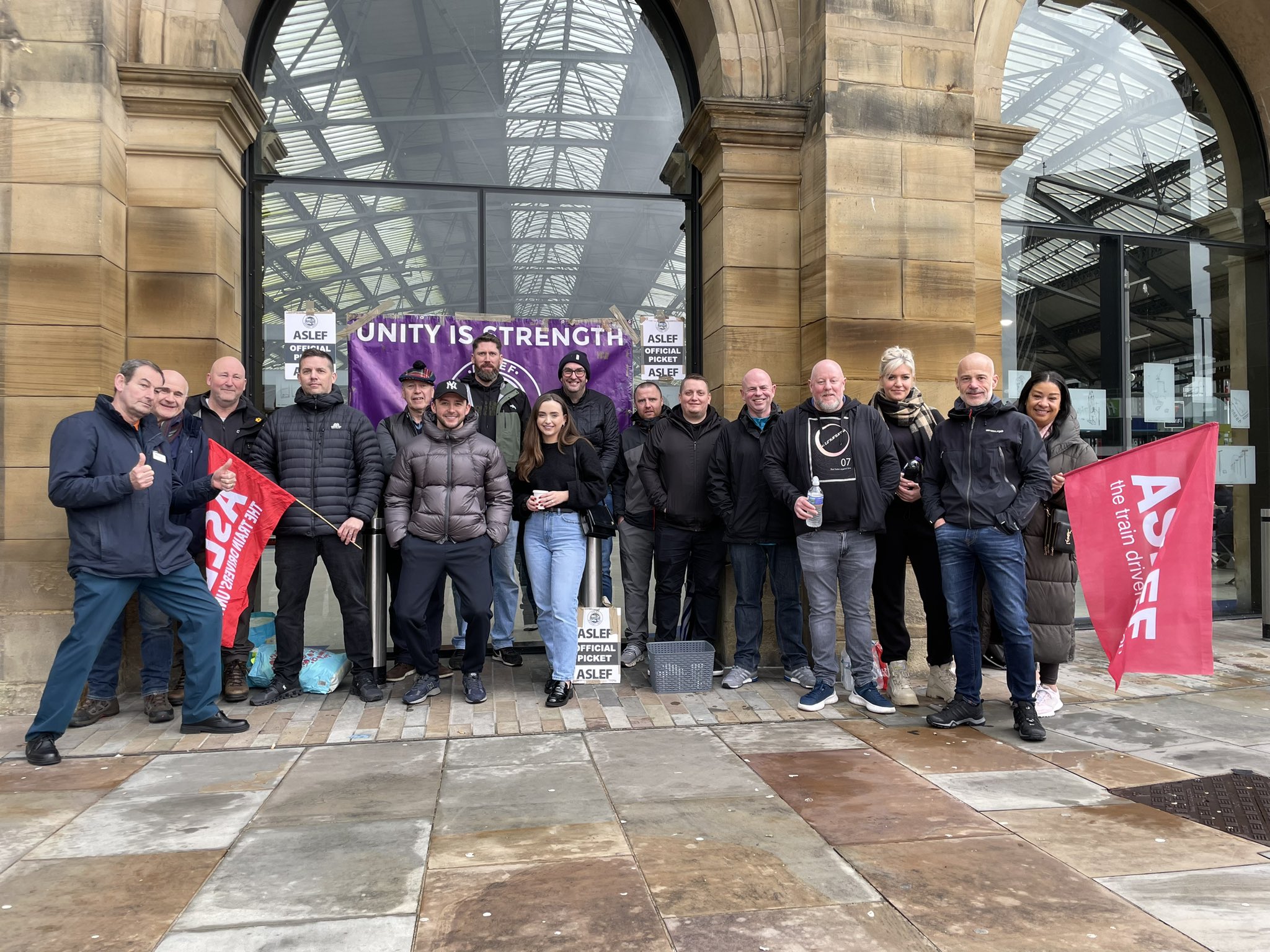 Αγγλία: Οι μηχανοδηγοί ξεκινούν τριήμερη απεργία για αυξήσεις μισθών και εργασιακές συνθήκες