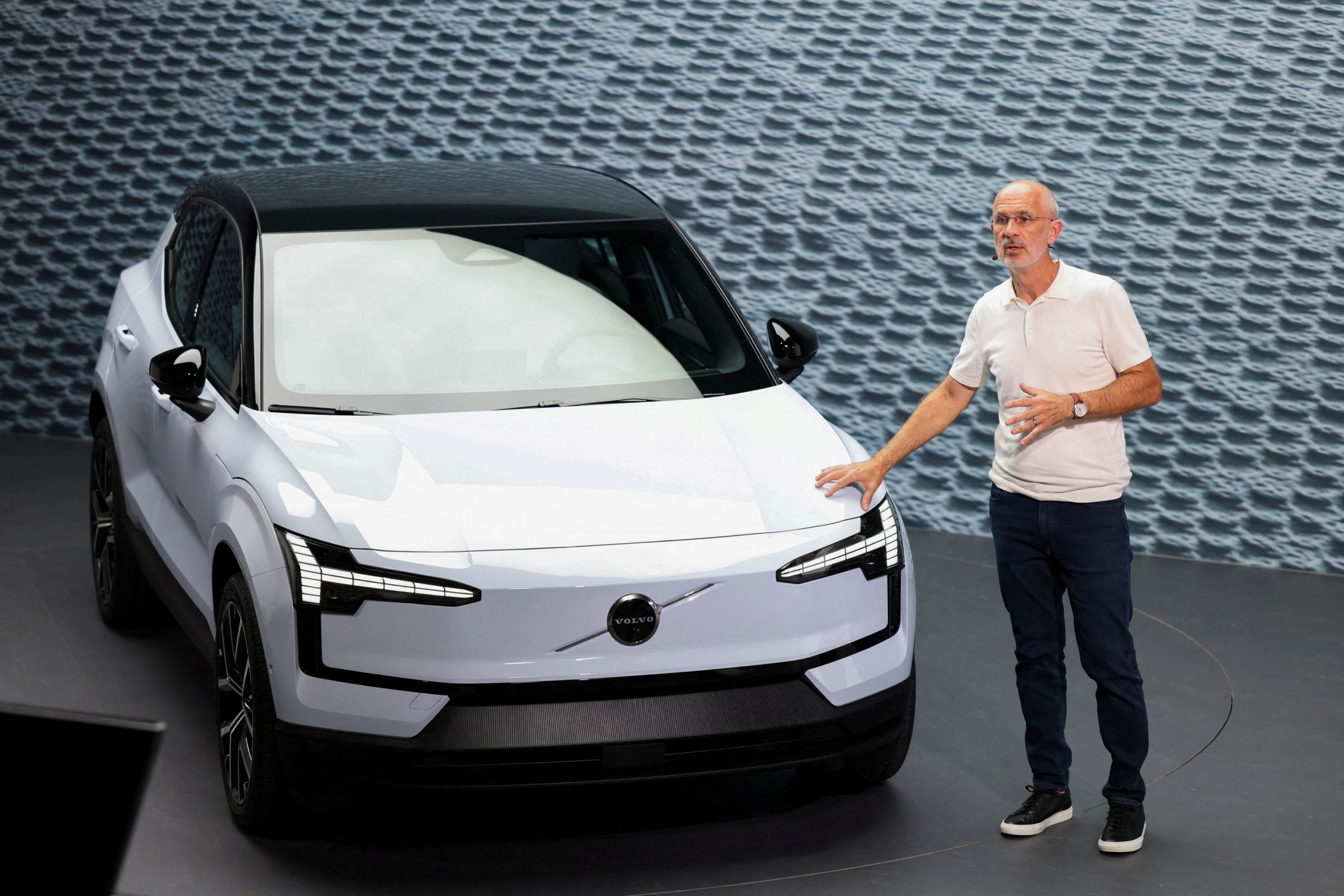 Volvo: Λανσάρει φτηνό κινέζικο ηλεκτρικό αυτοκίνητο στις ΗΠΑ και … ανησυχεί την Tesla