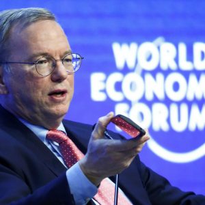 Τεχνητή νοημοσύνη: Πρώην CEO της Google προειδοποιεί ότι η ΑΙ μπορεί να χακαριστεί για να σκοτώσει