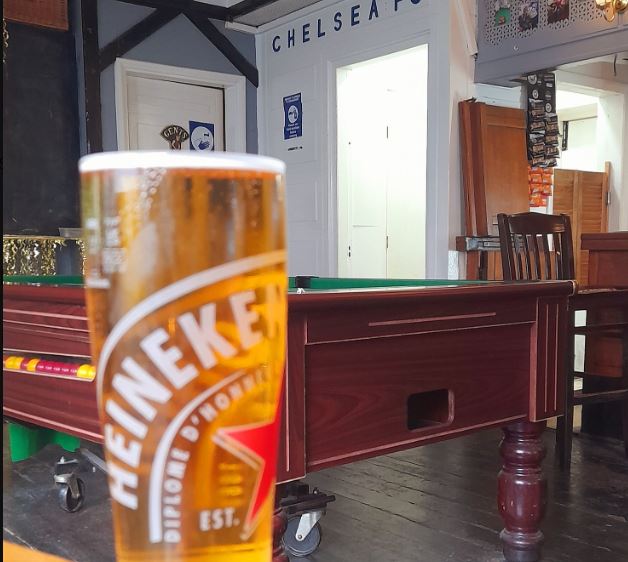 Heineken: Επενδύει 39 εκατ. λίρες για το άνοιγμα δεκάδων κλειστών pub στη Βρετανία