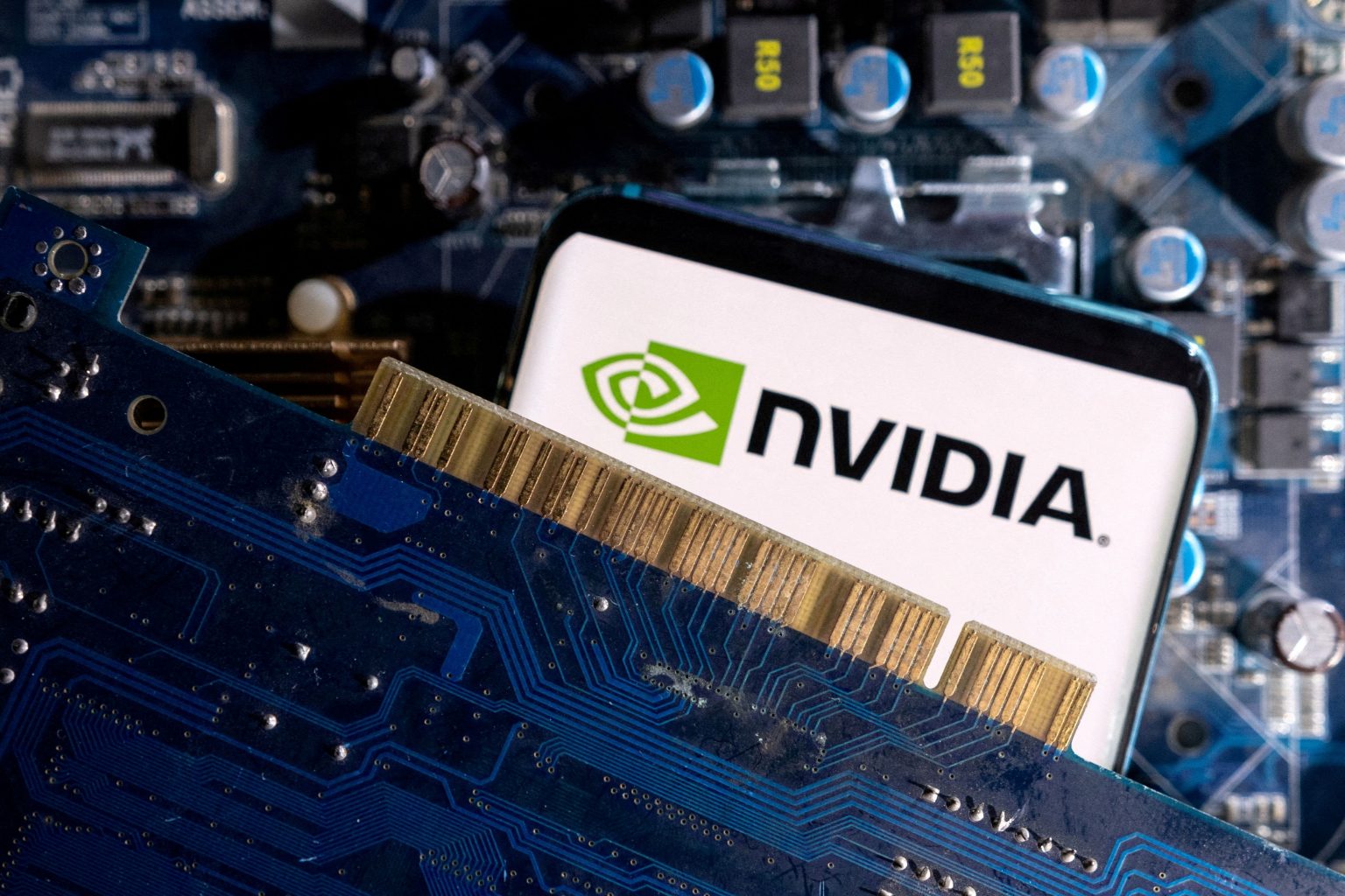 Nvidia: Σταματά την παραγωγή τσιπ που προορίζονται για Κίνα - FORMedia