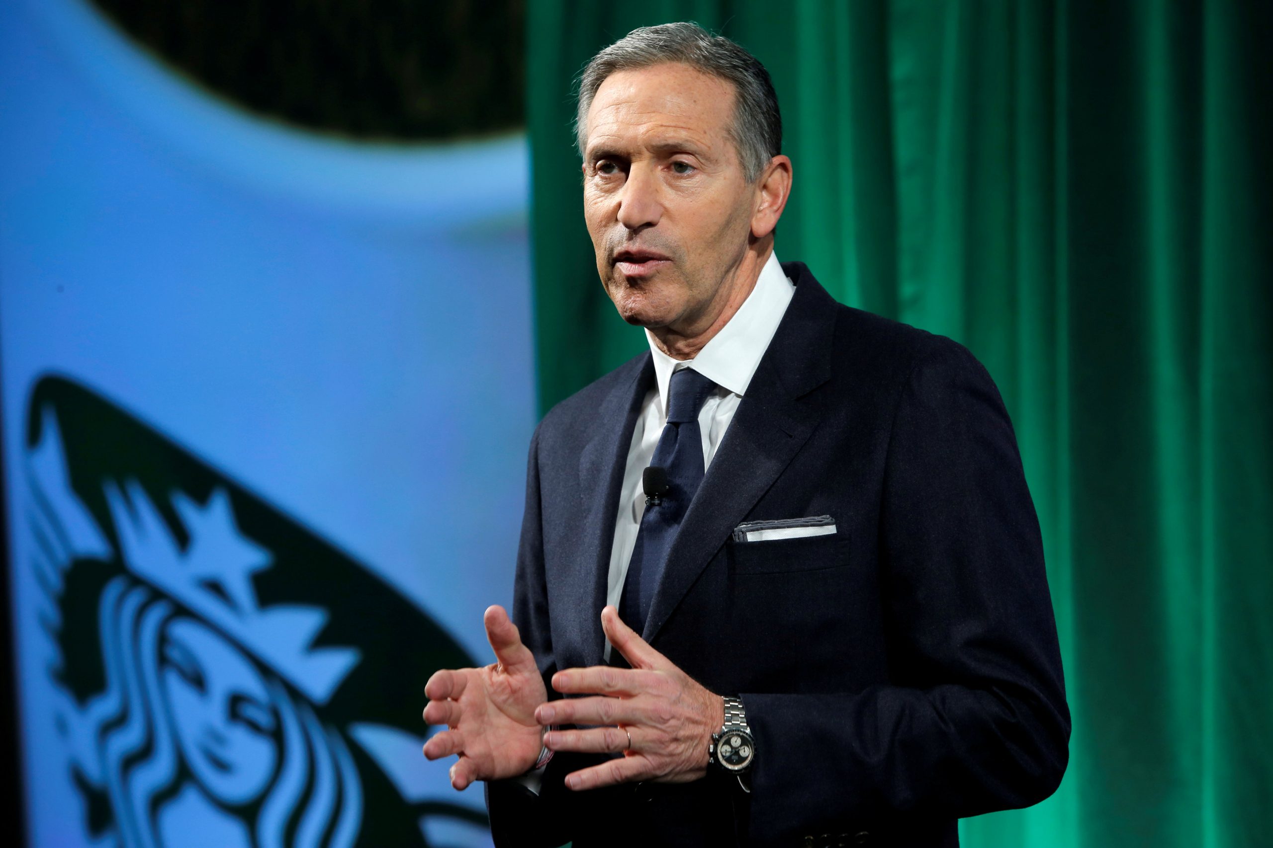 Starbucks: O πρώην CEO προειδοποιεί ότι η αλυσίδα πρέπει να ανακαινίσει άμεσα τα καταστήματά της