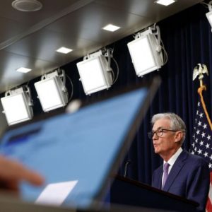 Wall Street: Οι φόβοι για το γερακίσιο σήμα της Fed – Τι αναμένει από τον Πάουελ