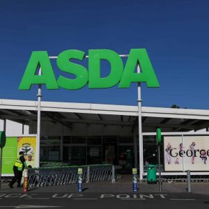 Asda: Νέος πόλεμος τιμών ταράζει τα βρετανικά σούπερ μάρκετ