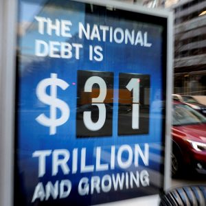 Παγκόσμια Οικονομία: Είναι πλέον εξαρτημένη από το δημόσιο χρέος