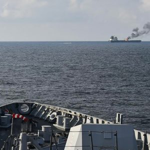 Χούθι: Πόσο επηρέασαν τις θαλάσσιες μεταφορές – Πώς σχεδιάζουν τις επιθέσεις σε πλοία στην Ερυθρά Θάλασσα 