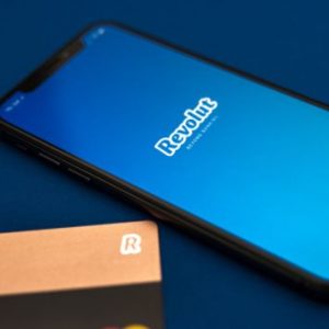 Revolut: Διακοπή λειτουργίας επηρεάζει «πολλαπλές υπηρεσίες»