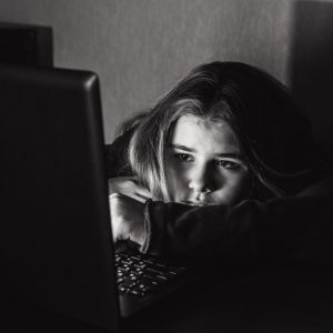 Βουλή: Κατατέθηκε το νομοσχέδιο για την χρήση του διαδικτύου από παιδιά