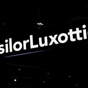 EssilorLuxottica: Eξετάζει την απόκτηση μειοψηφικού ποσοστού 5%-10% στην Giorgio Armani