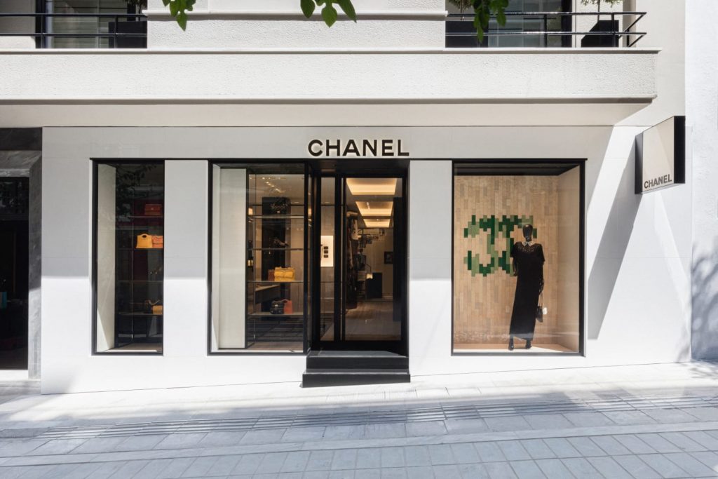 Chanel: Αντίσταση στην κρίση της παγκόσμιας πολυτέλειας – Νέες στρατηγικές μόδας και lifestyle