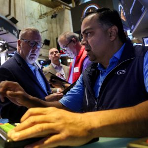 Wall Street: Μικρά κέρδη – Άλμα για την Palantir