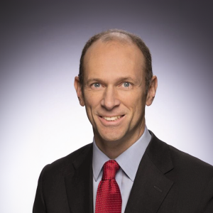 Γκούλσμπι (Fed): Όχι μειώσεις των επιτοκίων αν δεν μπει ο πληθωρισμός σε πορεία υποχώρησης