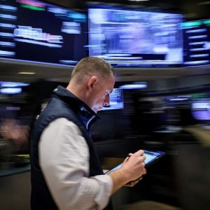 Wall Street: Οι επενδυτές αναζητούν ενδείξεις από Fed – Διακυμάνσεις στον κλάδο τεχνολογίας