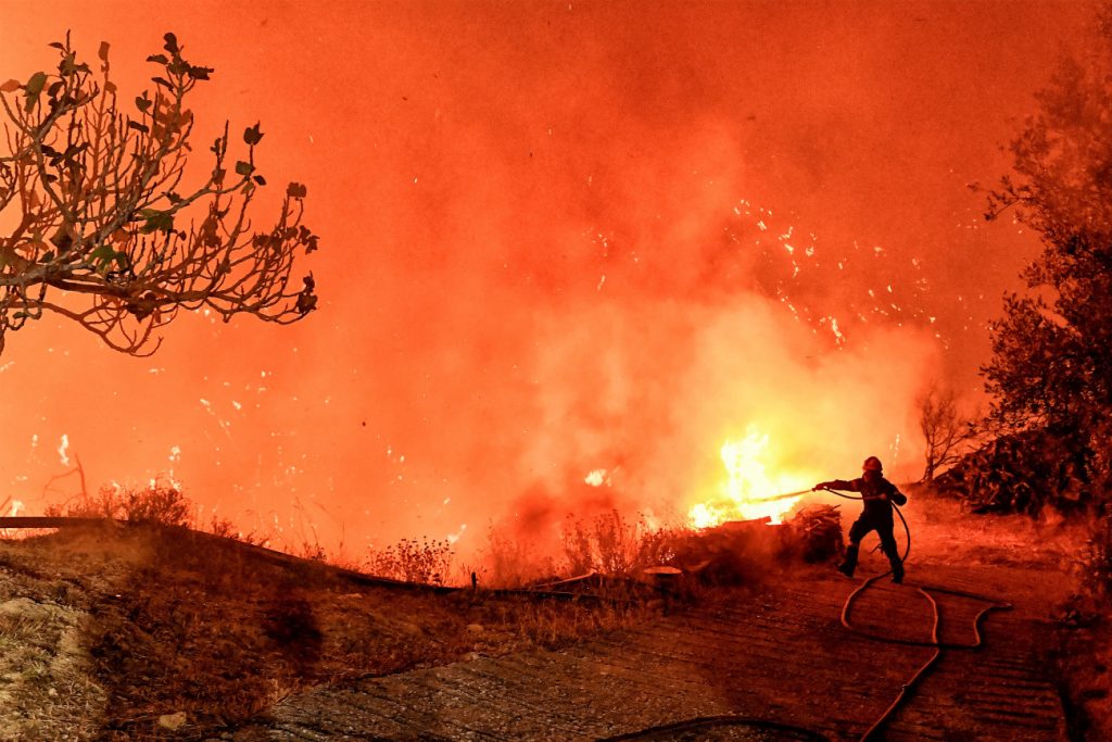 Οι πυρκαγιές – ανεμοστρόβιλοι έχουν φτάσει στην Ευρώπη