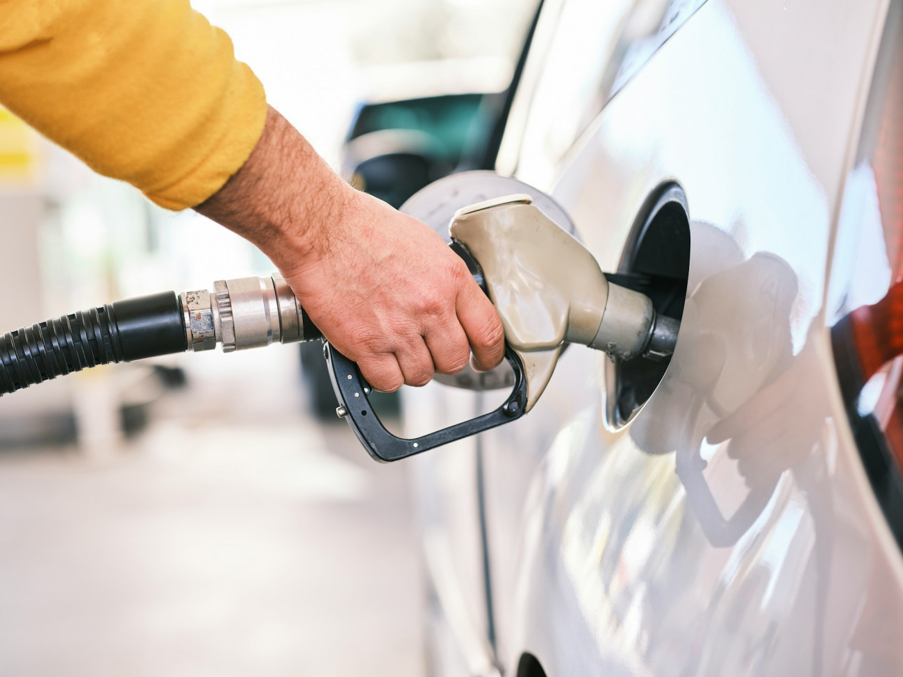 Diesel Tops €2 a Liter as Government Weighs Fuel Pass Extension