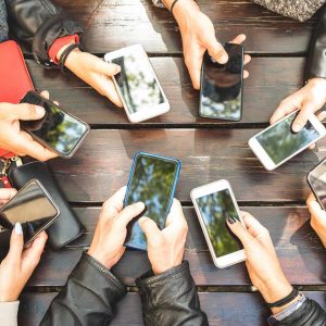 Smartphones: Πώς αλλάζει η καθημερινή χρήση τους έως το 2030