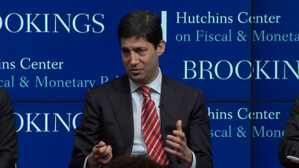 Fed: Ο Τραμπ όρισε επίσημα τον Κέβιν Γουόρς ως πρόεδρο