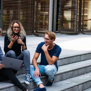 Deloitte: GenZ & Millennials επιδιώκουν την πρόοδο με τους δικούς τους όρους – Ποια η εικόνα στην Ελλάδα