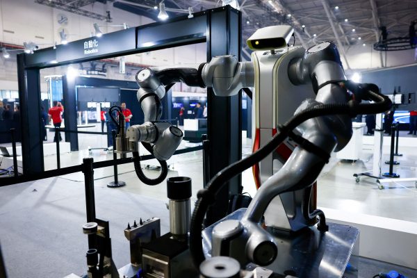 ΕΕ: Τα ρομπότ κρατούν σε λειτουργία τις βιομηχανικές μονάδες