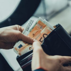 ΟΟΣΑ: Μισθοί δύο ταχυτήτων στην Ευρώπη – Χαμηλά στην κατάταξη η Ελλάδα