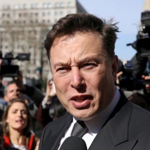 Μασκ: Οι δικηγόροι του προσπαθούν να αποκλείσουν δικαστή για ένα like στο LinkedIn