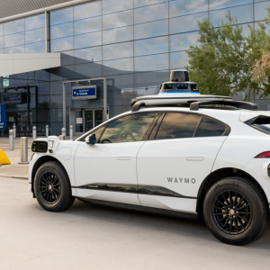 Uber: Προωθεί τα σχέδια για τα αυτόνομα robotaxi