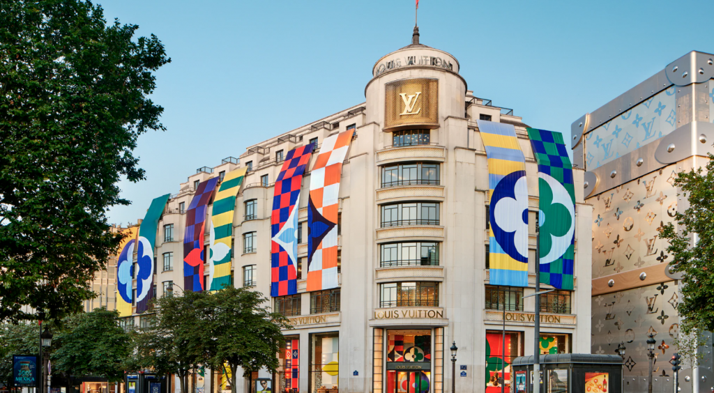 LVMH, Kering: Ανοίγουν συνεχώς νέα καταστήματα – Τι έδειξε η έρευνα της Cushman & Wakefield