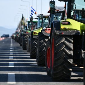 Μπλόκα σε τροχιά σύγκρουσης: Το Μαξίμου σκληραίνει, οι αγροτοκτηνοτρόφοι απαντούν με 48ωρους αποκλεισμούς