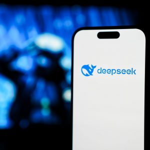 DeepSeek: Πιθανή αποβολή από τα app stores στη Γερμανία